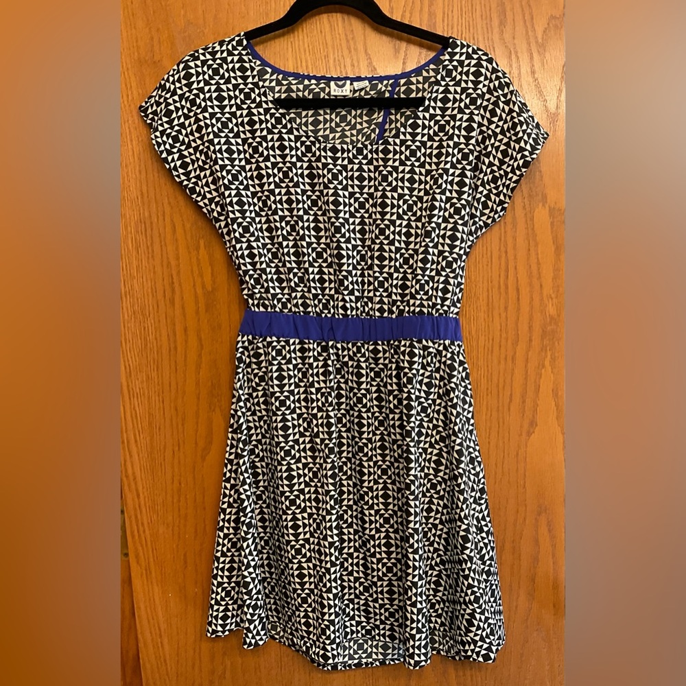 Roxy Geometric Black, White, Navy Blue Open Back Dress. Size S.